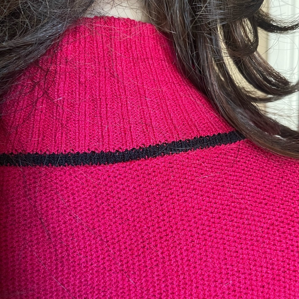 St‎ John red Bow Mock Turtleneck Size M - Picture 14 of 15